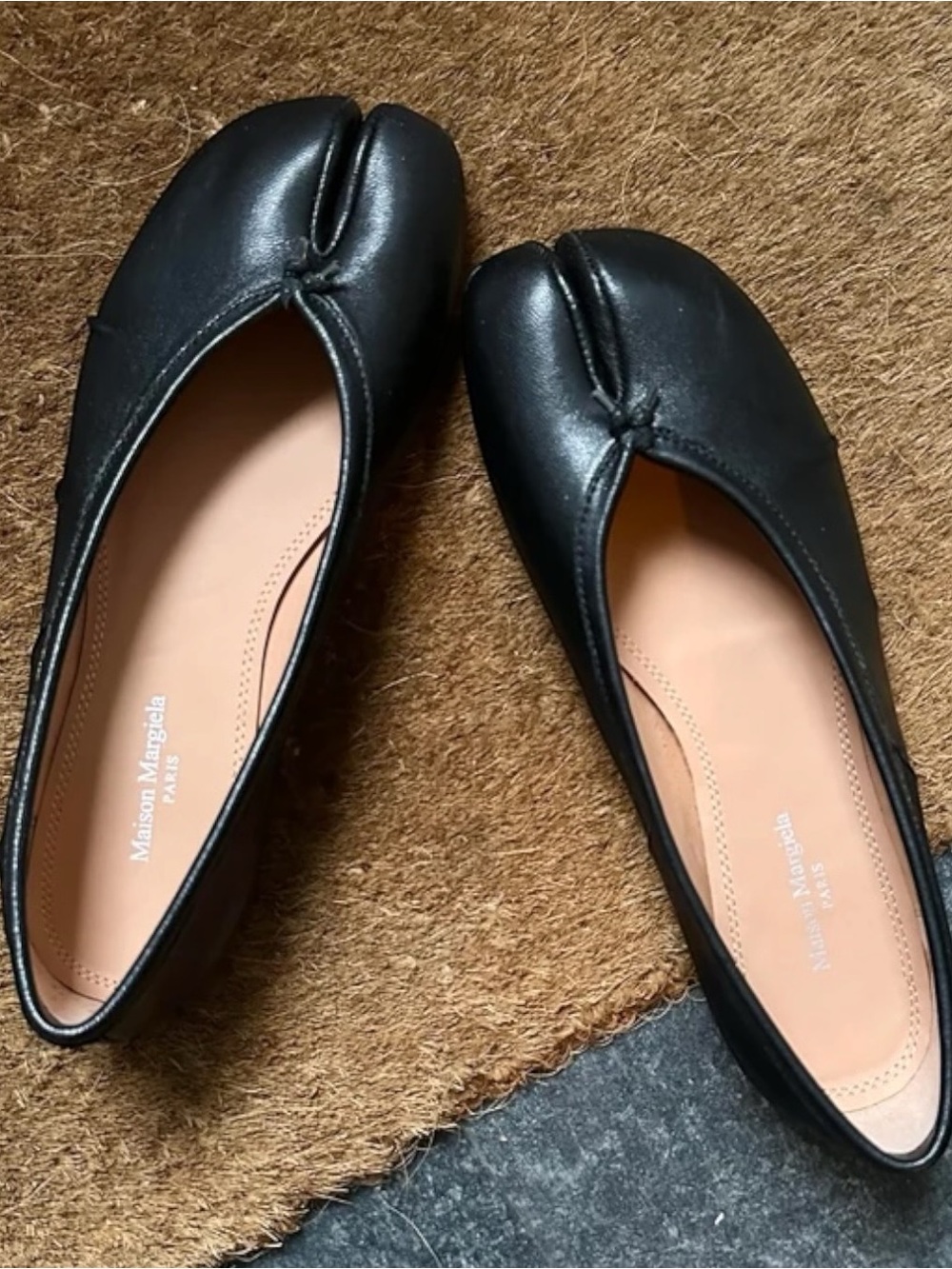 Black Tabi Split-Toe Ballet Flats - Picture 11 of 12